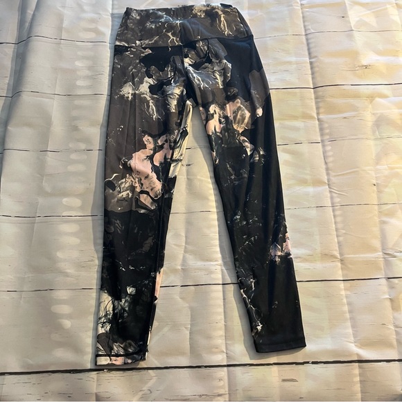 Black Leggings with Pink & Gray Smoke / Watercolor Style Detail, Size Small - Picture 1 of 6